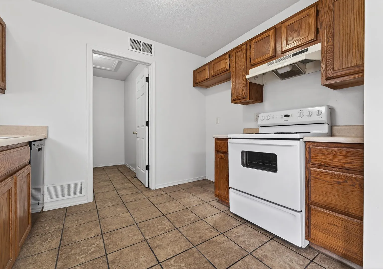 Kingdom Elizabeth Duplexes — Photo 3