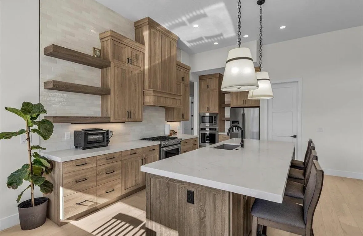 5 bed, 3327 sqft, $750 — Photo 4