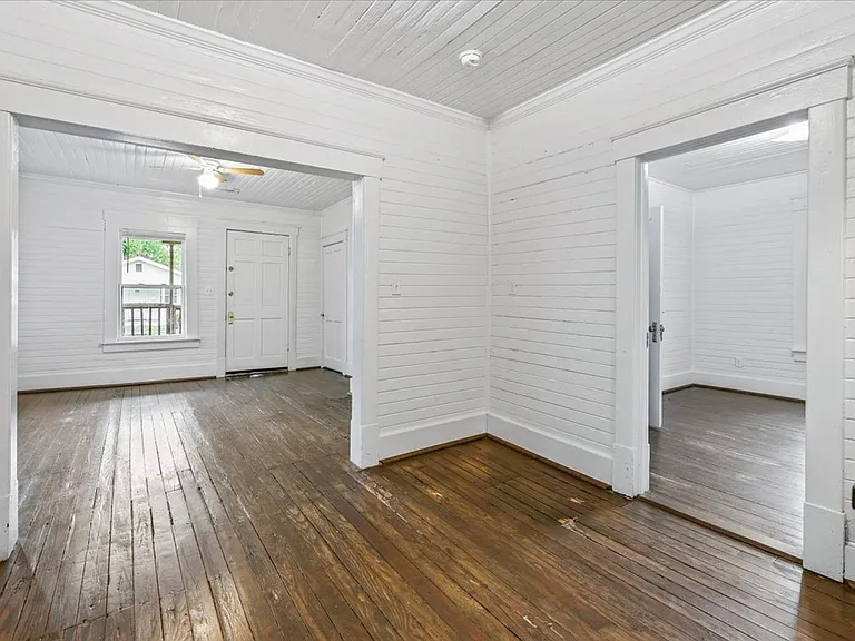 762 E Waldburg St — Photo 13