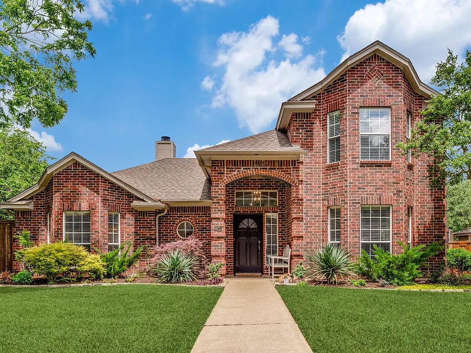 825 Clearlake Dr