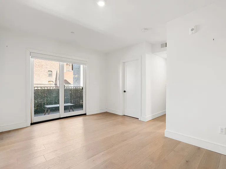 321 W Broadway #1 — Photo 17