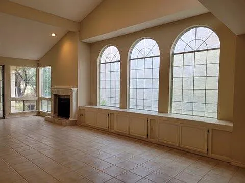 3 bed, 3.0 bath, 2487 sqft, $2,800 — Photo 4