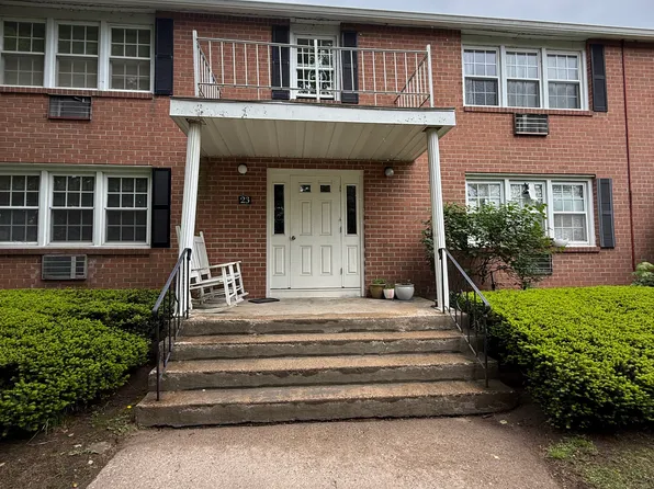 23 Brickyard Rd #A, Farmington, CT 06032