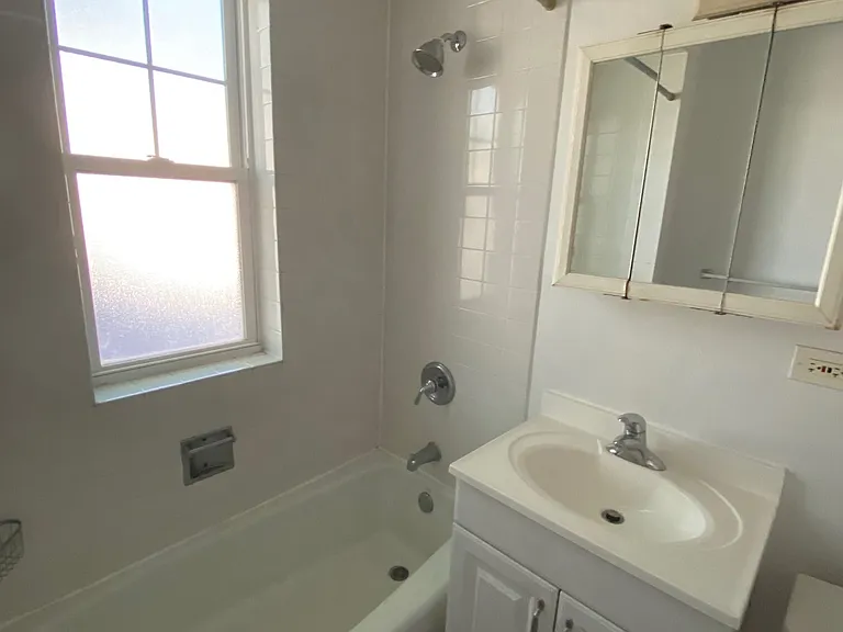 800 Seward St #2 — Photo 9