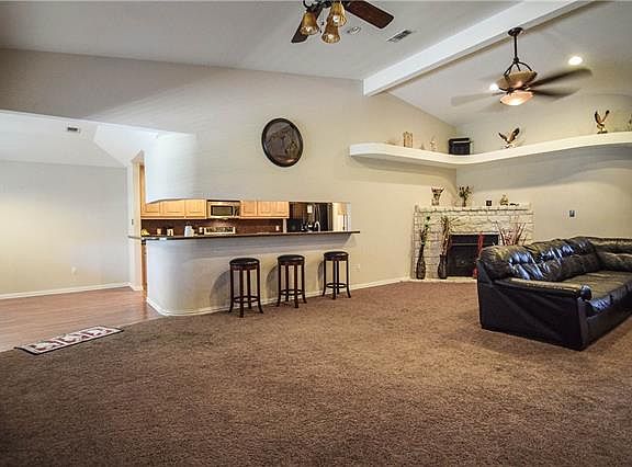 4th image of 620 Parker Ln