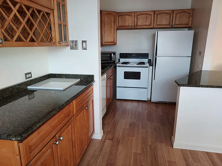 261 Coventry E #K — Photo 2