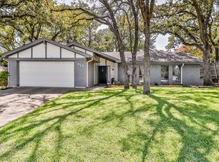 417 Fairhaven Dr, Hurst, TX 76054