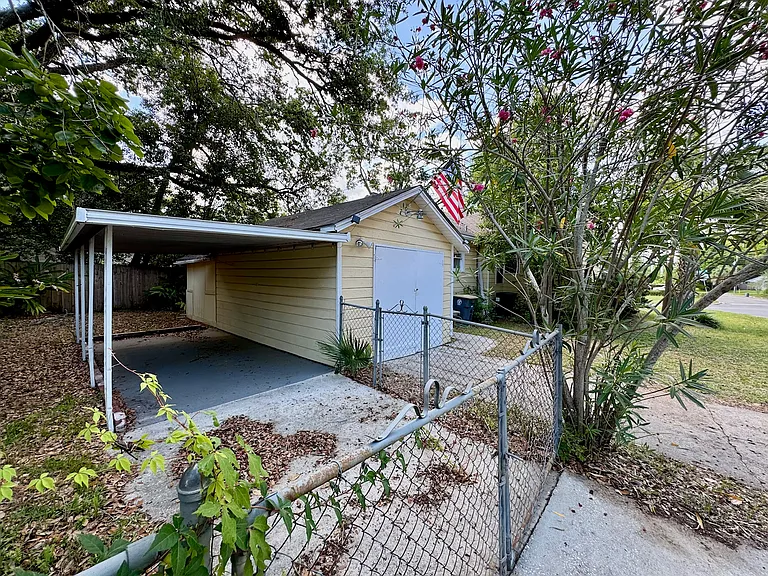 3102 College St — Photo 4