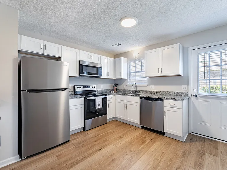 South Haven Apartments — Photo 2