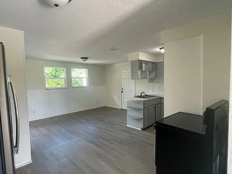 1464 Richmond Ave — Photo 5