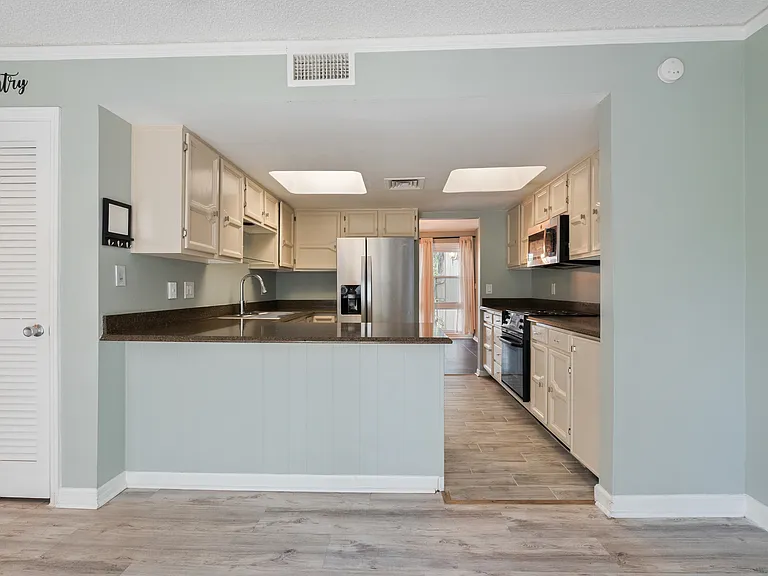 Dinette / Kitchen