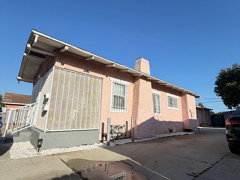 1512 W 103rd St #A — Photo 10