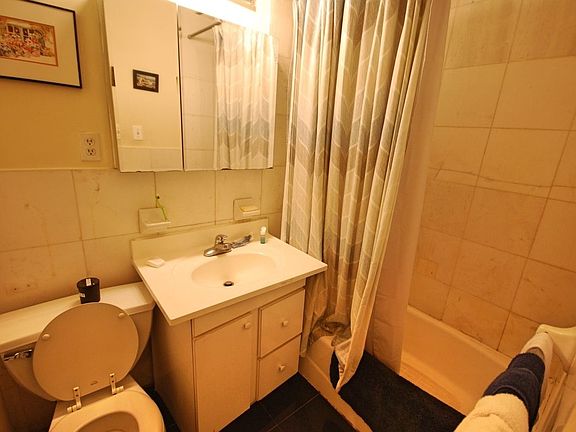 4th image of 286 E 2nd St APT 2