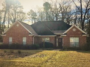46 Live Oak Ln, Starkville, MS 39759