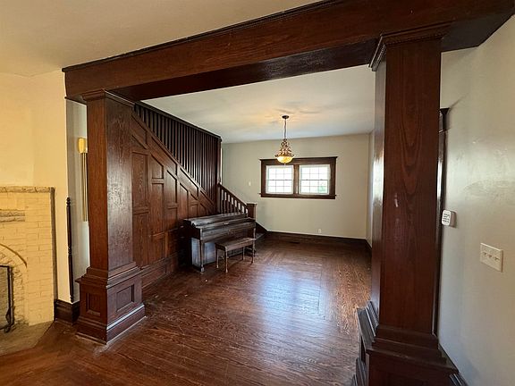 3rd image of 118 N G St