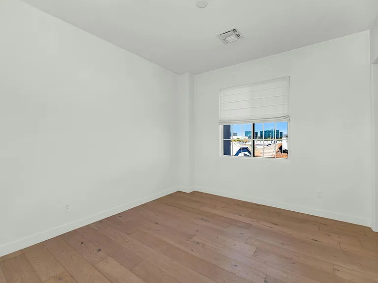 4438 N 27th St #26 — Photo 15
