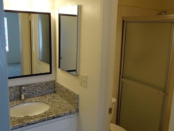 4th image of 4070 Kansas St #02