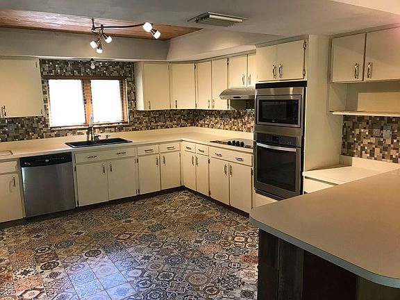 3rd image of 3357 Grove Pl