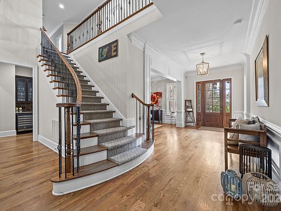 4th image of 108 Marbury Ct