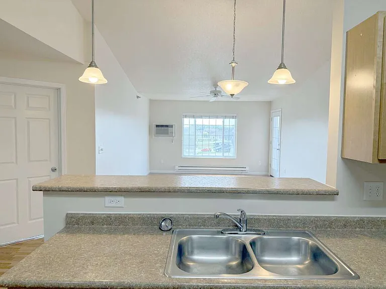 Maple Creek 3 Bed 2 Bath 1350 sq ft Living