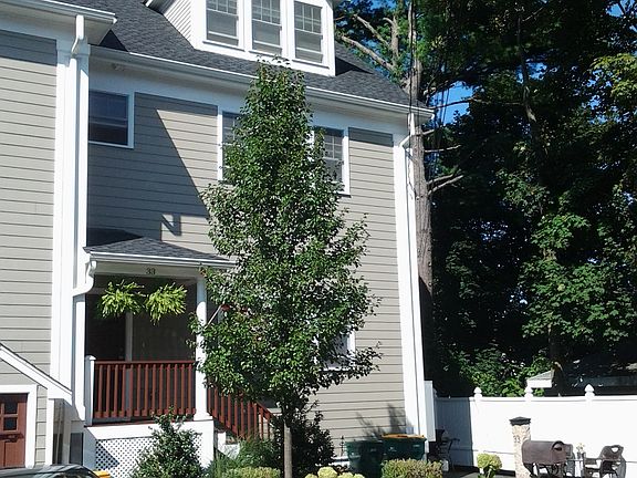 3rd image of 33 Chapel Ct