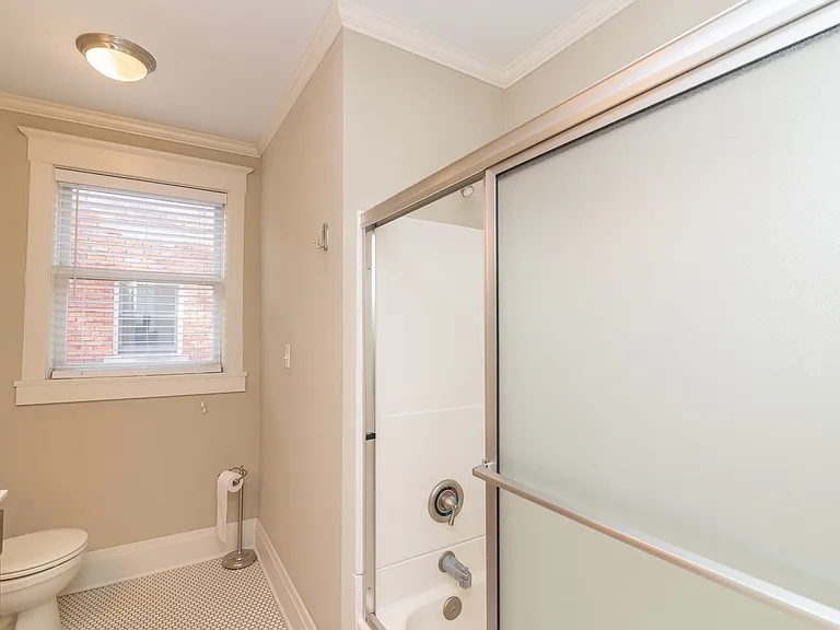 315 Washington St — Photo 11