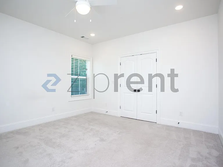 139 W Deaderick St — Photo 23