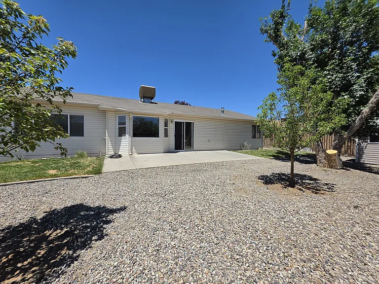 438 Mountainside Ln — Photo 26