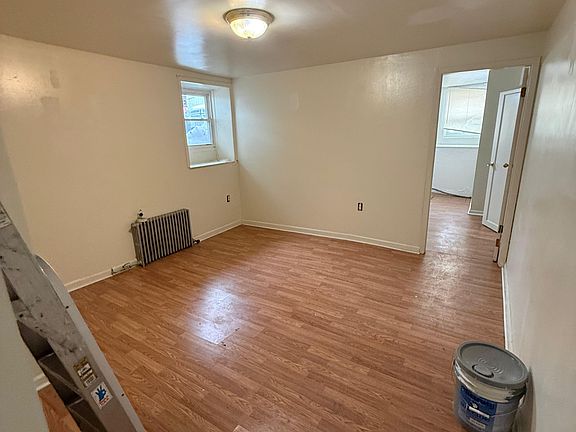 2nd image of 1 Elinor Pl #1B