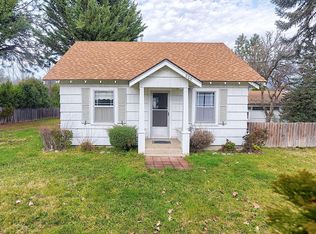 806 SE Grandview Ave, Grants Pass, OR 97527