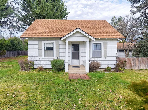 806 SE Grandview Ave, Grants Pass, OR 97527