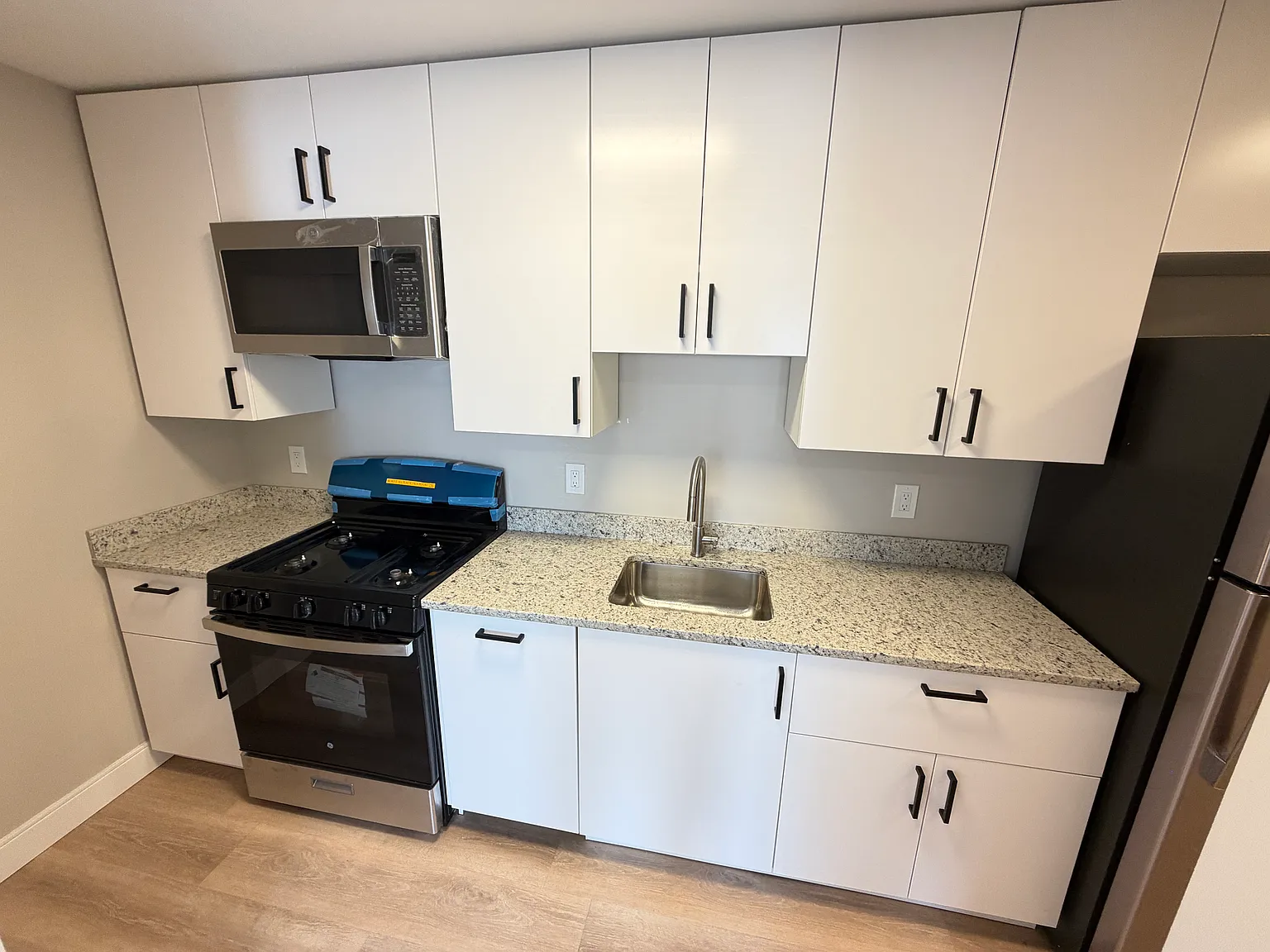 2 bed, 800 sqft, $2,800 — Photo 3