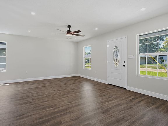 4th image of 1012 Azalea St