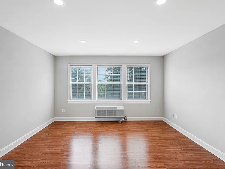 1808 W Abingdon Dr #301 — Photo 10