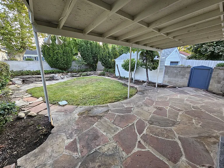 1579 E Hollywood Ave — Photo 12