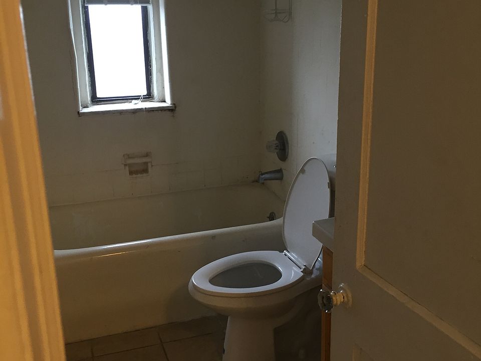 2nd image of 500 Garfield Ave APT 4B