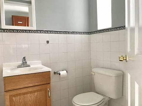 2nd image of 1466 Myrtle Ave APT 3L