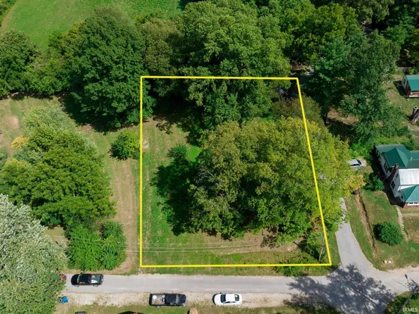 9 East St, Linton, IN 47471