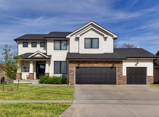 922 Evans View Dr, Adel, IA 50003