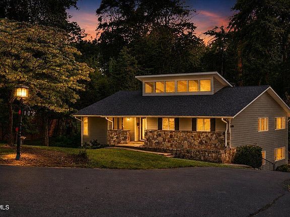 3rd image of 105 Dogwood Ln