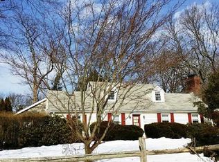 29 Hewlett Ln, Port Washington, NY 11050