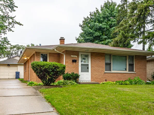 2042 Walnut St, Waukegan, IL 60087