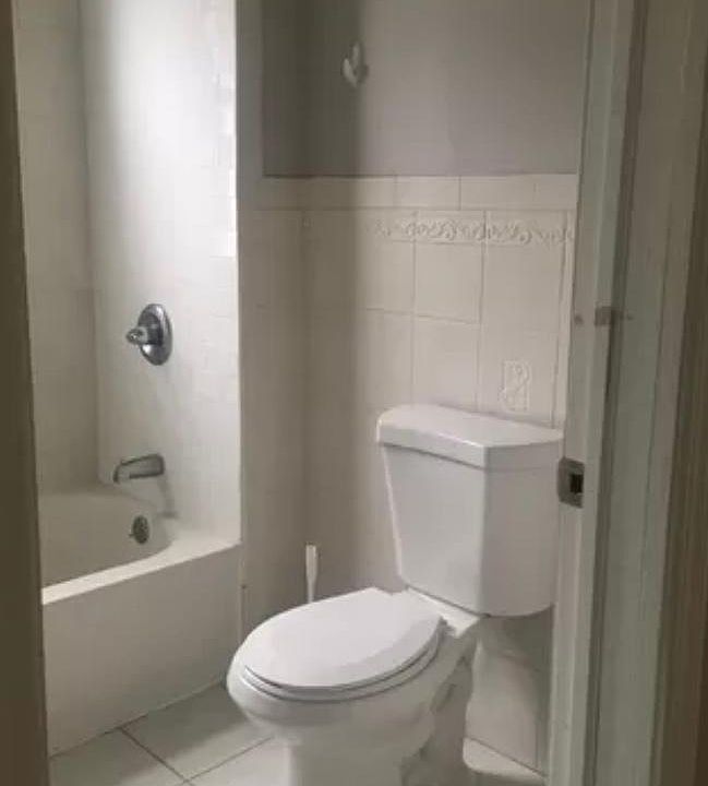 2nd image of 555-557 Sanford Ave #3