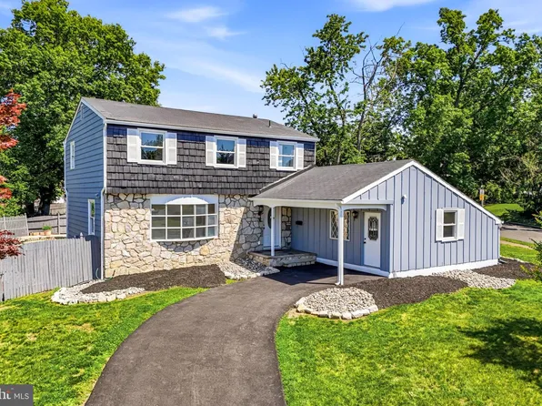 5 Jefferson Dr, Laurel Springs, NJ 08021