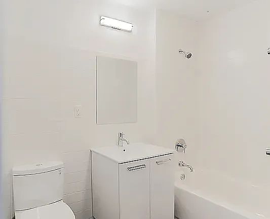 5th image of 165 Vanderbilt Ave