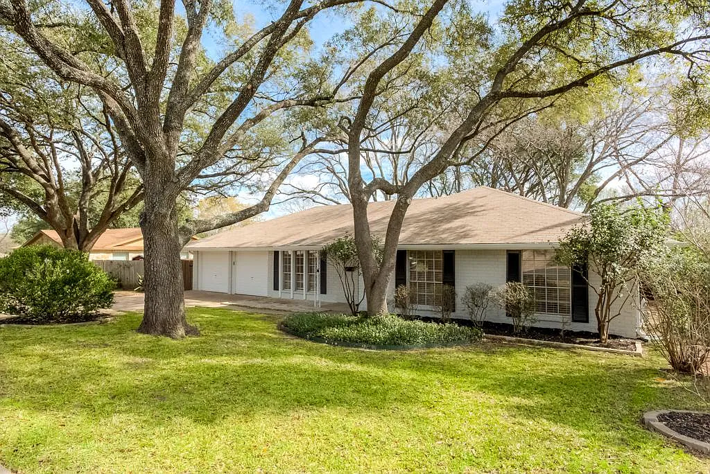 7403 Glenhill Rd — Photo 1