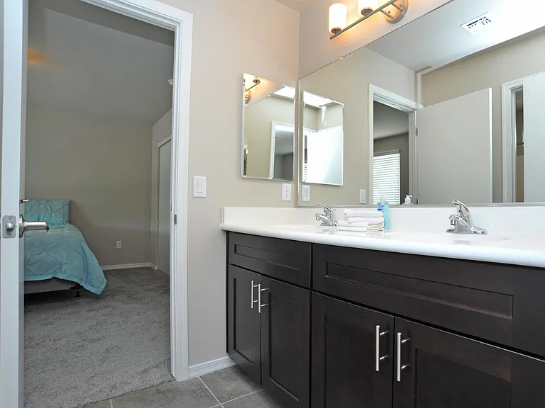 1218 E Blacklidge Dr — Photo 16