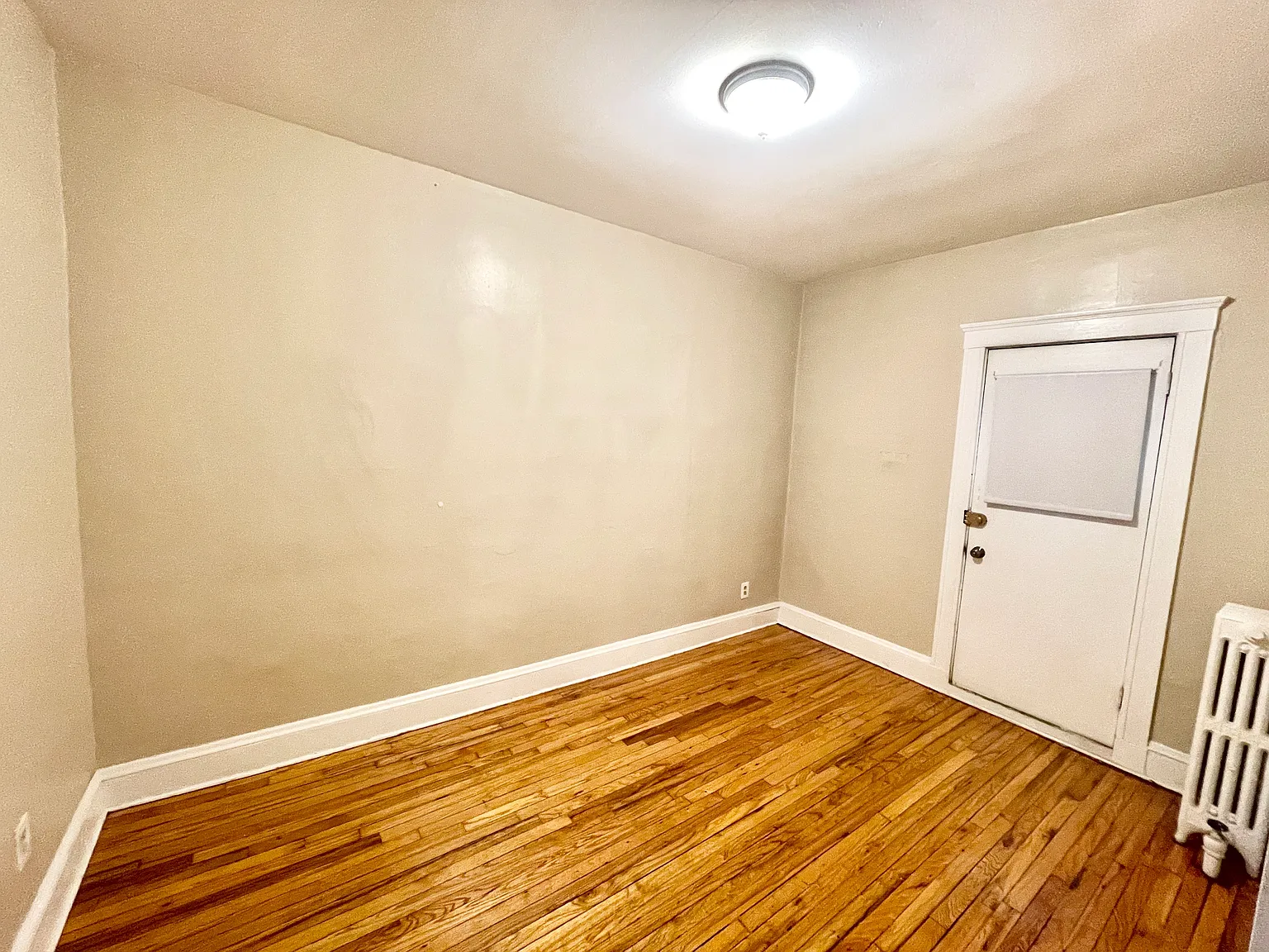 3 bed, 1.0 bath, 99999 sqft, $3,500 — Photo 3