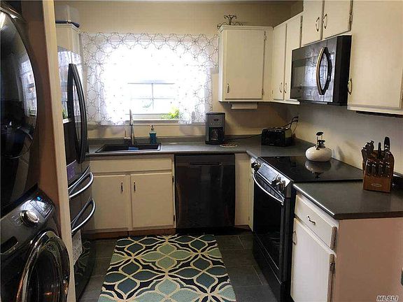 5th image of 133 Greenmeadow Dr #133