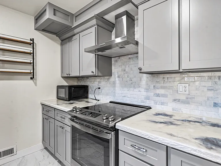 1087 Lariat Ln — Photo 11